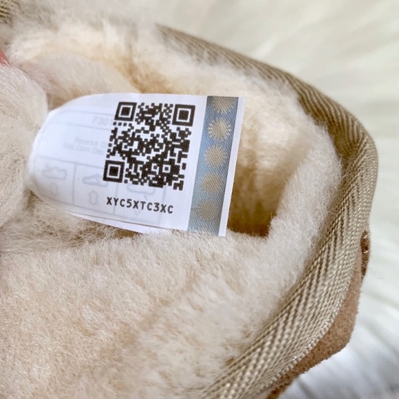 UGG Sand Classic Short II Boots - Picture 8 of 8